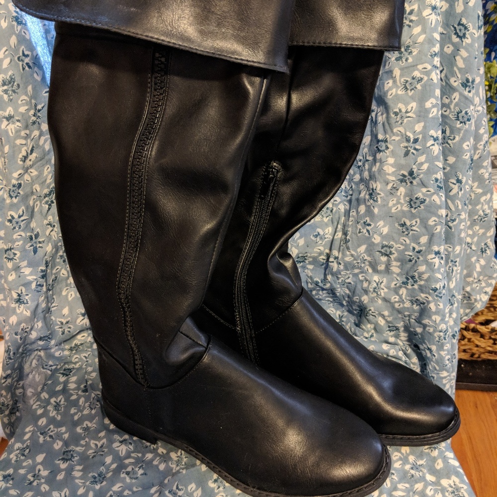 New BareTraps Rolanda Black Boots